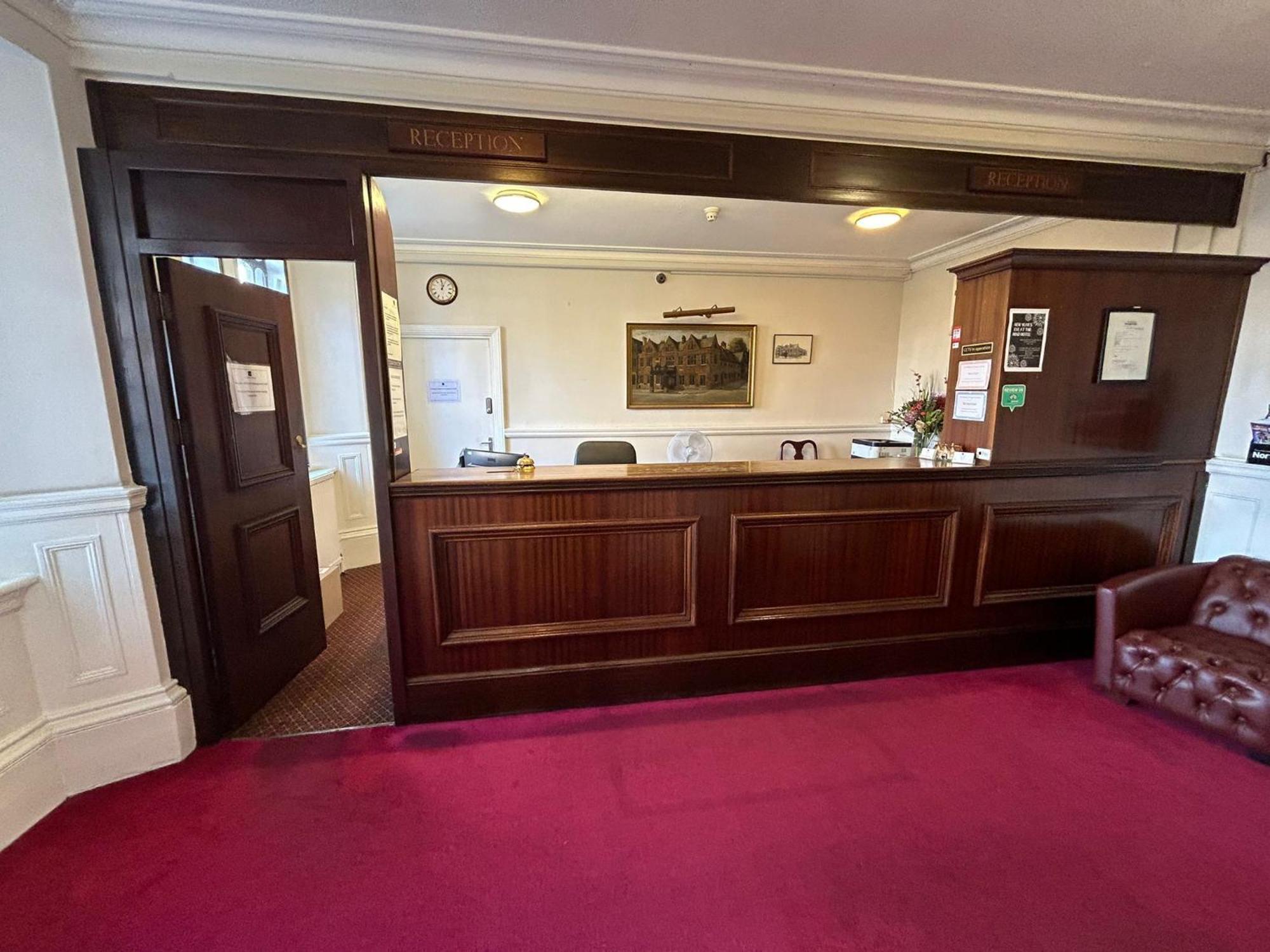 The Hind Hotel Wellingborough Esterno foto