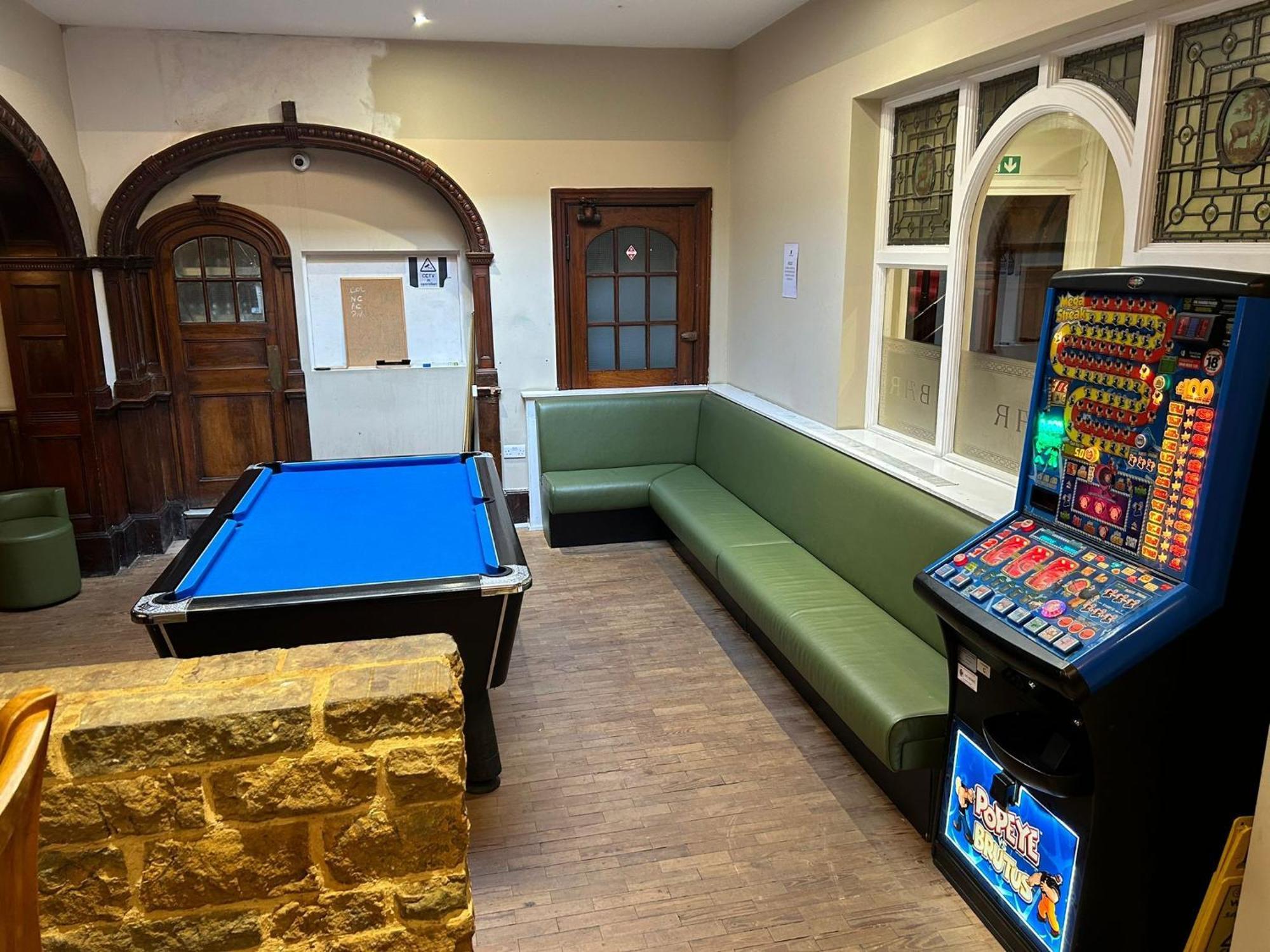 The Hind Hotel Wellingborough Esterno foto