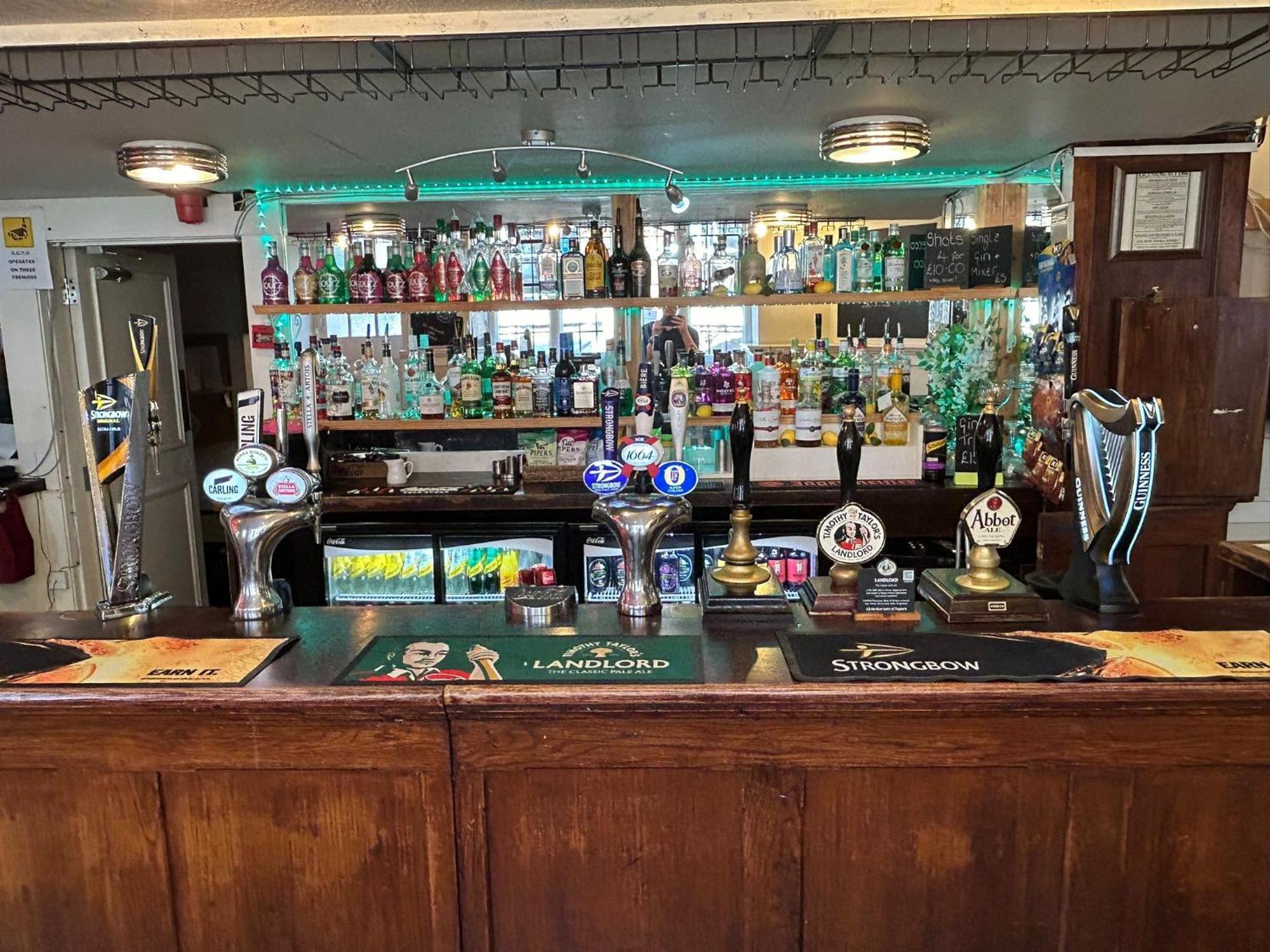The Hind Hotel Wellingborough Esterno foto